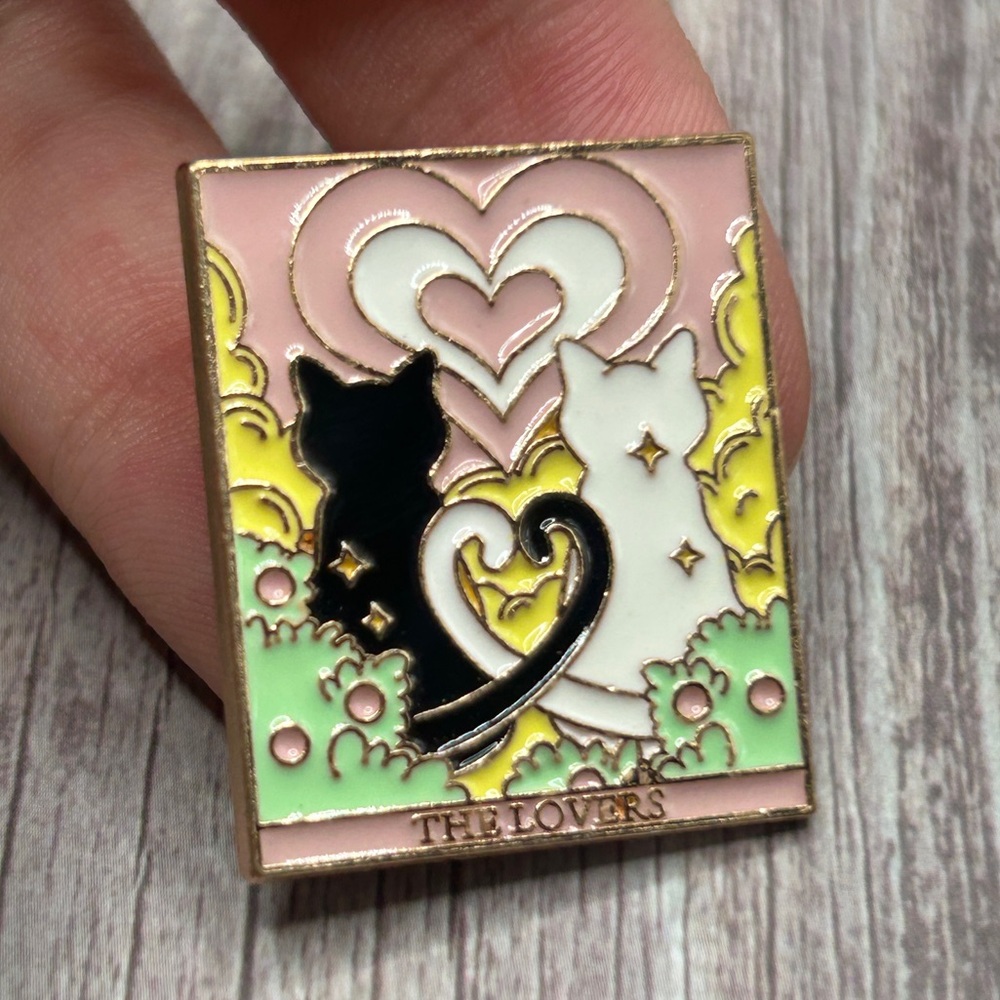 NEW Enamel Pin “The Lovers” Cat Heart Tarot Divination Witchy Magic Goth